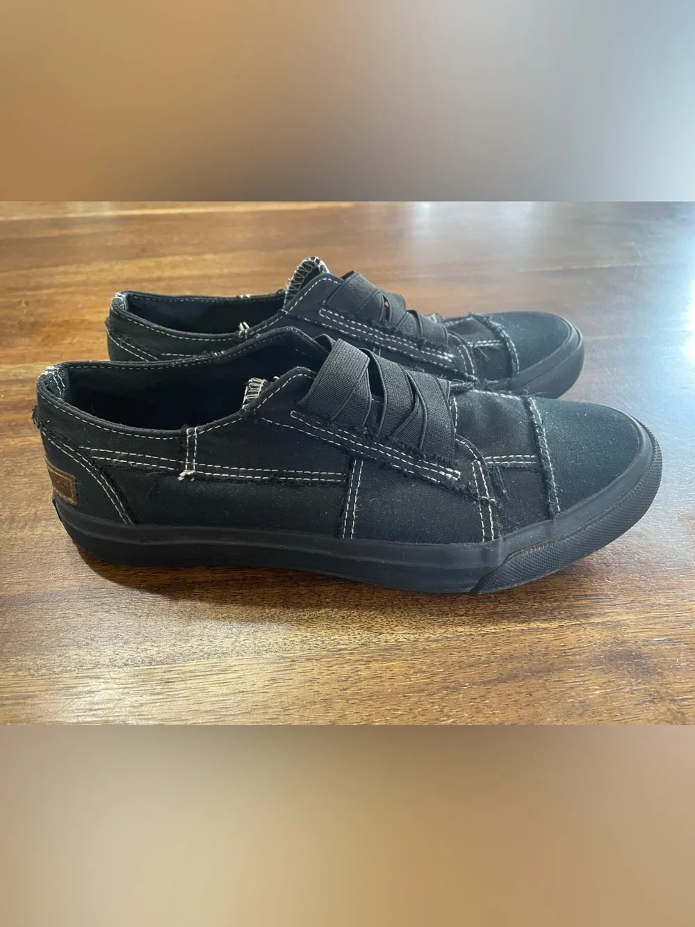 Women’s Blowfish Tennis Shoe Size 8 Casual Slip-On Canvas Shoe